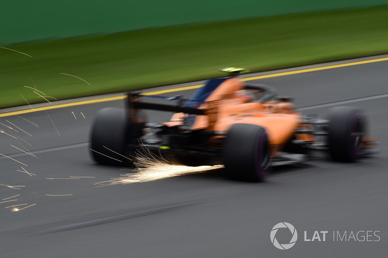 Stoffel Vandoorne, McLaren MCL33, scintille