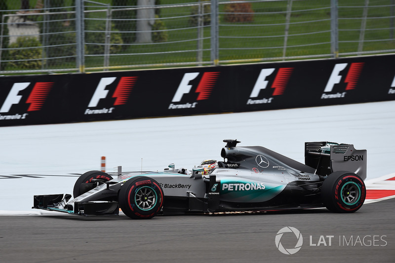 2015: Juara dunia, Lewis Hamilton, Mercedes AMG F1 W06 Hybrid