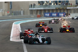 Lewis Hamilton, Mercedes AMG F1 W08, Sebastian Vettel, Ferrari SF70H, Daniel Ricciardo, Red Bull Rac