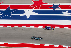 Lewis Hamilton, Mercedes AMG F1 W08, Pascal Wehrlein, Sauber C36