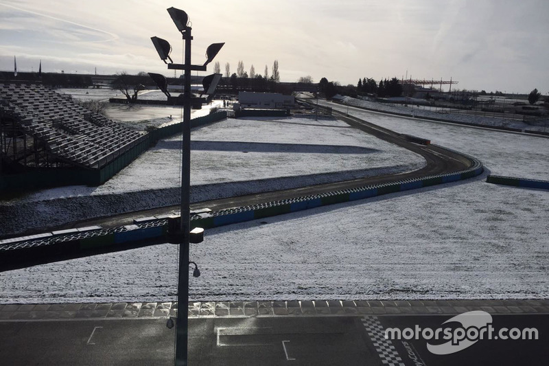 Magny-Cours pisti kar altında
