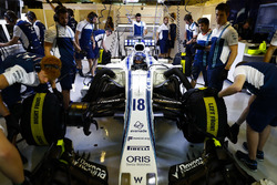 Механіки, Williams FW40 Ленса Стролла