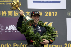 Podyum: Yarış galibi Dan Ticktum, Motopark with VEB, Dallara Volkswagen