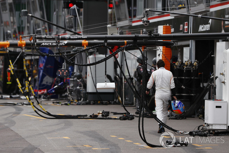 Сход: Фернандо Алонсо, McLaren