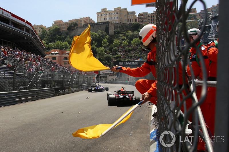 Crash van Max Verstappen, Red Bull Racing RB14