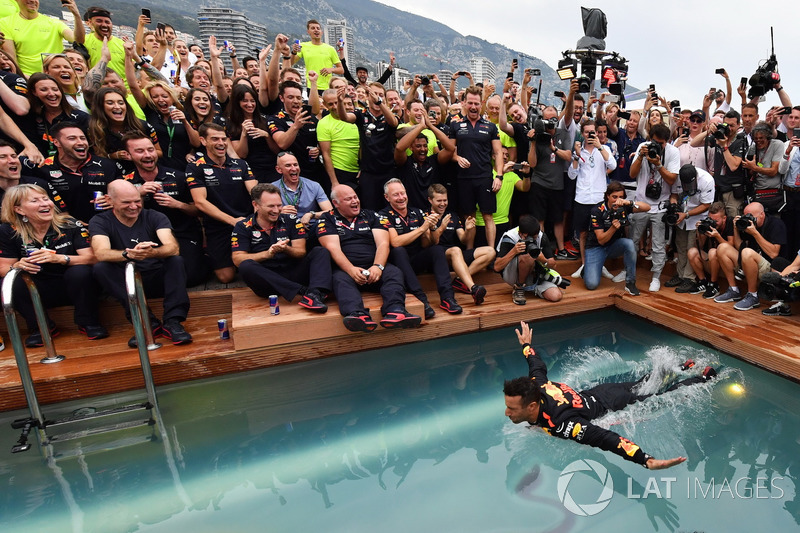 Race winner Daniel Ricciardo, Red Bull Racing celebrates in the Red Bull Energy Station swimming pool