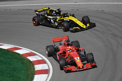 Sebastian Vettel, Ferrari SF71H and Nico Hulkenberg, Renault Sport F1 Team R.S. 18