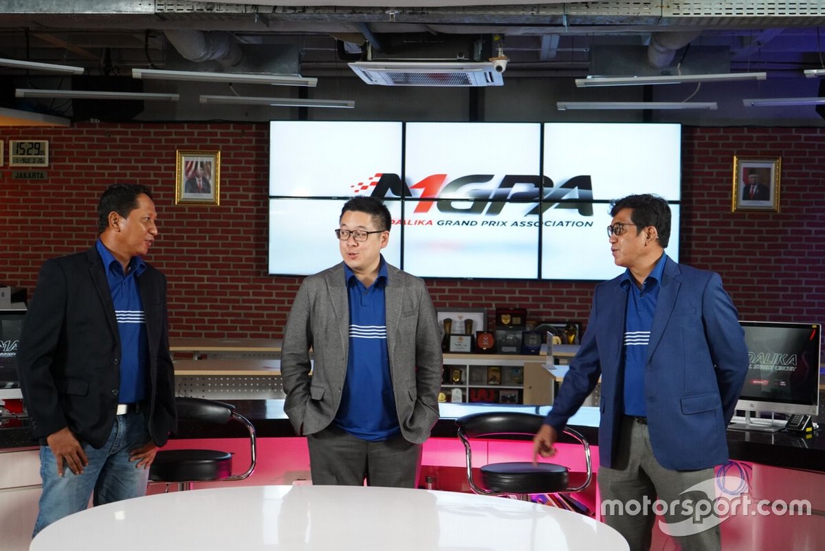 Direktur Konstruksi dan Pengembangan, Dwianto Eko Winaryo; Direktur Utama Mandalika Grand Prix Association (MGPA), Ricky Baheramsjah; serta Direktur Strategi dan Komunikasi, Happy Harinto