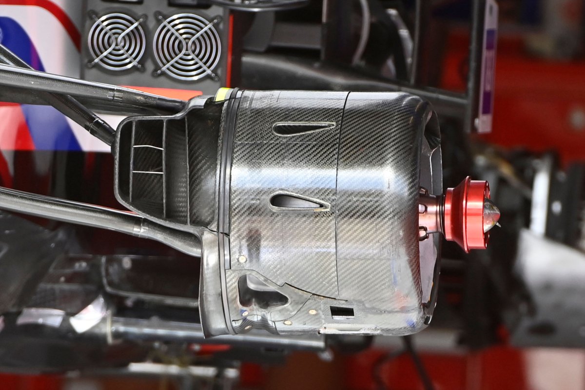 Кожух переднего колеса Haas VF-21