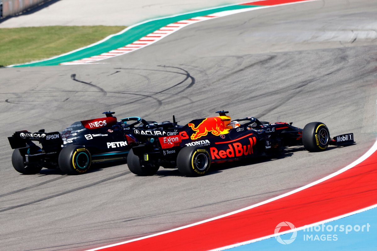 Hamilton took the lead at the start, but couldn't hold off Verstappen who took the lead with an aggressive undercut in the pits phase