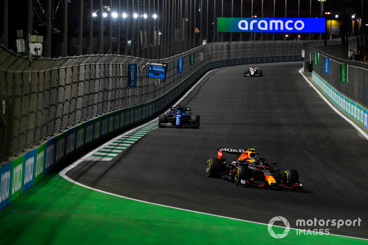 Sergio Perez, Red Bull Racing RB16B, Fernando Alonso, Alpine A521