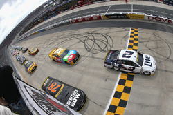 Start: Brad Keselowski, Team Penske, Ford, führt