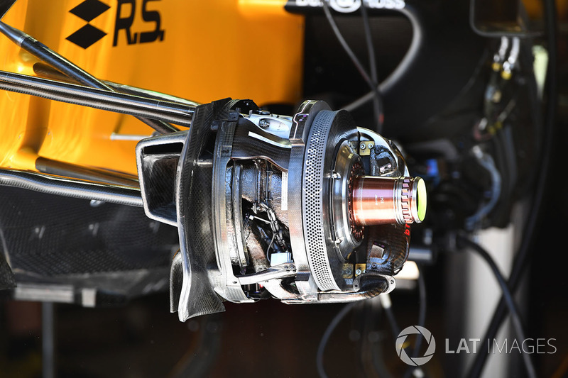 Renault Sport F1 Team RS17 ön fren ve tekerlek göbeği detayı