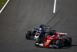 Kimi Raikkonen, Ferrari SF70H, battles with Romain Grosjean, Haas F1 Team VF-17