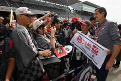 Haas F1 taraftarları ve Guenther Steiner, Haas F1 Takım patronu