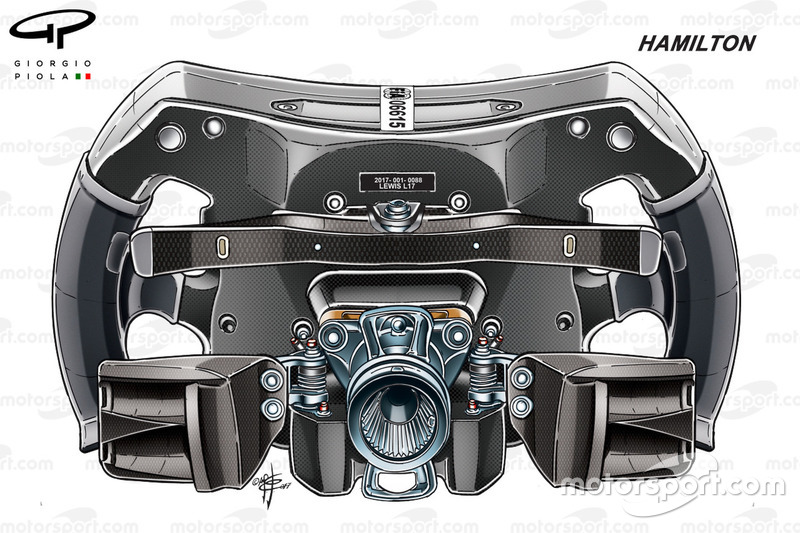 Mercedes W08, Lewis Hamilton'ın direksiyonunun arkası