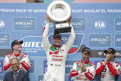 Podium: 1. Rob Huff, Honda Racing Team JAS, Honda Civic WTCC; 2. Norbert Michelisz, Honda Racing Tea