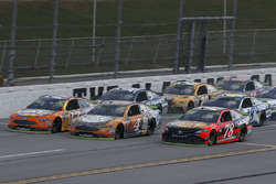 Martin Truex Jr., Furniture Row Racing Toyota, Kevin Harvick, Stewart-Haas Racing Ford, Ricky Stenho