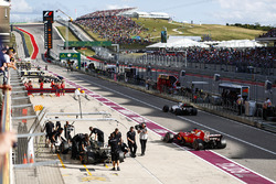 Valtteri Bottas, Mercedes AMG F1 W08, Sebastian Vettel, Ferrari SF70H, Felipe Massa, Williams FW40,