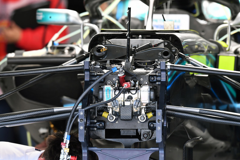 Detail sasis dan suspensi depan Mercedes-AMG F1 W09