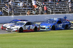 Kevin Harvick, Stewart-Haas Racing Ford, Joey Logano, Team Penske Ford, Kyle Larson, Chip Ganassi Ra