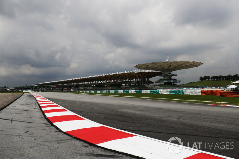 Track and kerb detail