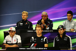 The FIA Press Conference (from back row (L to R)): Marcus Ericsson, Sauber F1 Team; Carlos Sainz Jr.