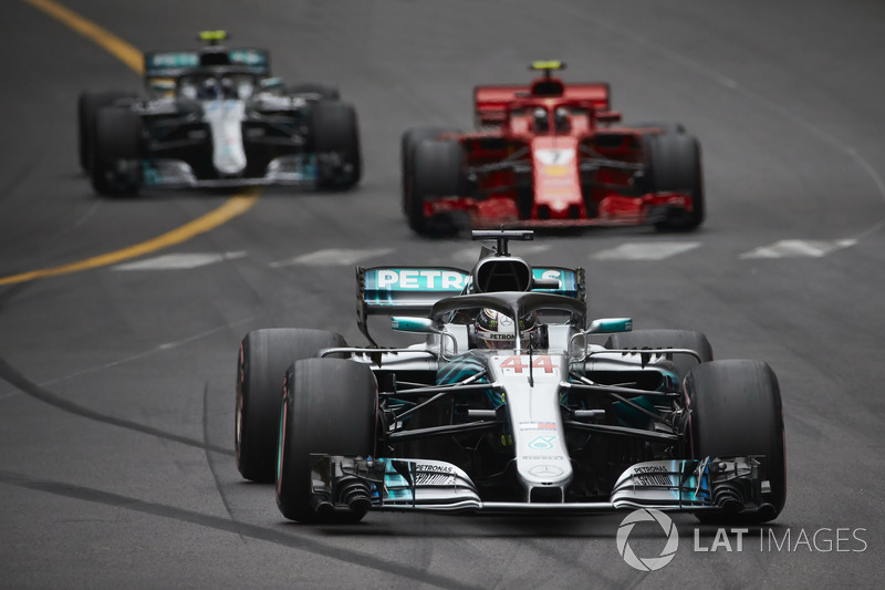 Lewis Hamilton, Mercedes AMG F1 W09, leads Kimi Raikkonen, Ferrari SF71H, and Valtteri Bottas, Mercedes AMG F1 W09