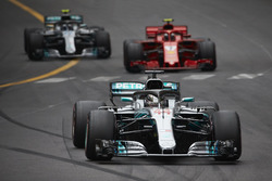 Lewis Hamilton, Mercedes AMG F1 W09, leads Kimi Raikkonen, Ferrari SF71H, and Valtteri Bottas, Mercedes AMG F1 W09