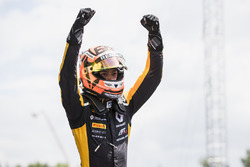 Yarış galibi Jack Aitken, ART Grand Prix