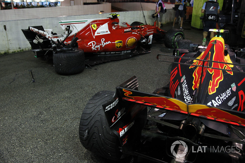 Kimi Raikkonen, Ferrari SF70H, Max Verstappen, Red Bull Racing RB13 ve Sebastian Vettel, Ferrari SF70H ilk tur kaza