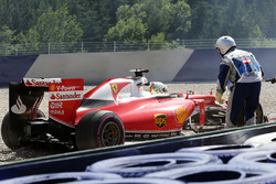 Sebastian Vettel, Ferrari SF16-H spins off the circuit in the second practice session