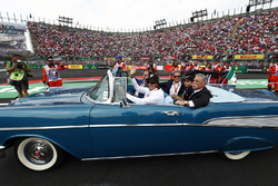 Emerson Fittipaldi drives Chase Carey, Chairman, Formula One, in the drivers parade