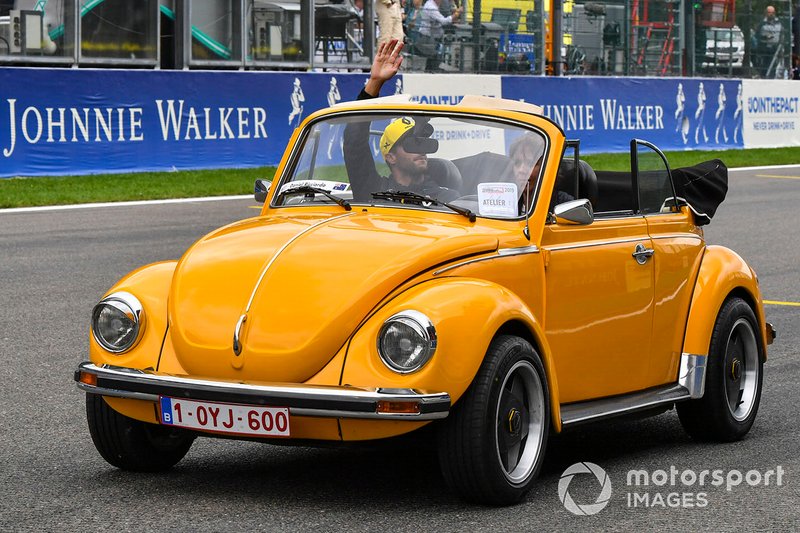 Daniel Ricciardo, Renault F1 Team, on the drivers parade