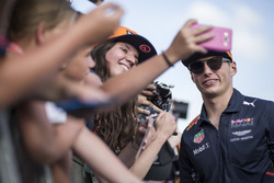 Max Verstappen, Red Bull Racing fans selfie