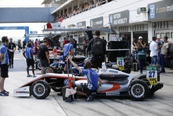 Jehan Daruvala, Carlin, Dallara F317 - Volkswagen