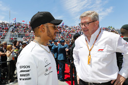 Lewis Hamilton, Mercedes AMG F1 y Ross Brawn, Director General de Motorsports, FOM