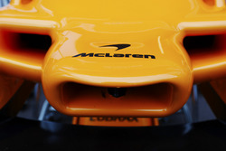 McLaren burun ve logo detayı