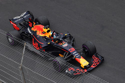 Race winner Daniel Ricciardo, Red Bull Racing RB14 celebrates