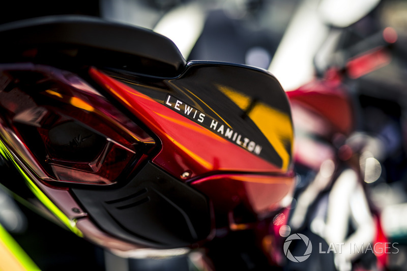 Льюис Хэмилтон, Mercedes-AMG F1 на мотоцикле MV Agusta