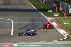 Валттері Боттас, Mercedes AMG F1 W09, Себастьян Феттель, Ferrari SF71H