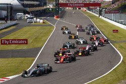 Lewis Hamilton, Mercedes AMG F1 W08, Sebastian Vettel, Ferrari SF70H, Max Verstappen, Red Bull Racing RB13, Daniel Ricciardo, Red Bull Racing RB13, Esteban Ocon, Sahara Force India F1 VJM10, Valtteri Bottas, Mercedes AMG F1 W08, the rest of the field at the start