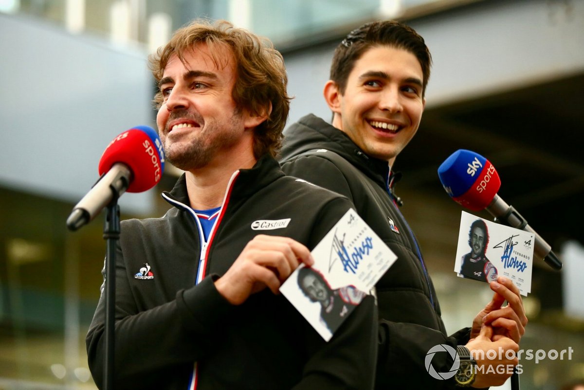 Fernando Alonso, Alpine F1 and Esteban Ocon, Alpine F1