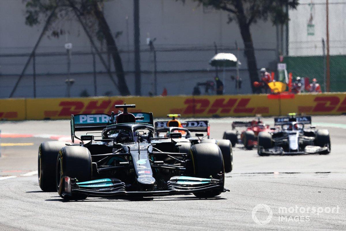 Lewis Hamilton, Mercedes W12, Sergio Perez, Red Bull Racing RB16B
