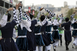 Dancers on the grid