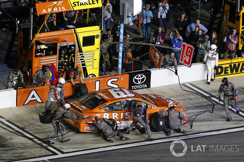 Daniel Suárez, Joe Gibbs Racing Toyota pit stop