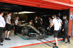 Lewis Hamilton, Mercedes-AMG F1 W09 in the garage
