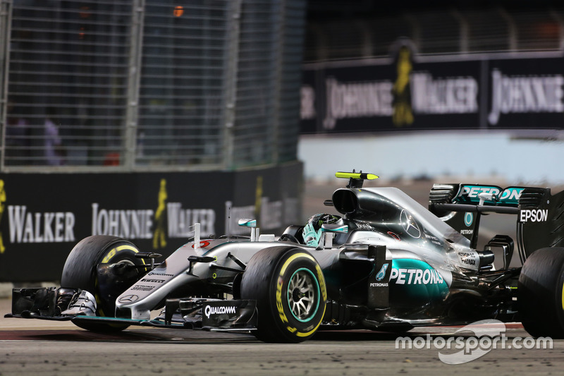 10de overwinning op rij voor Mercedes