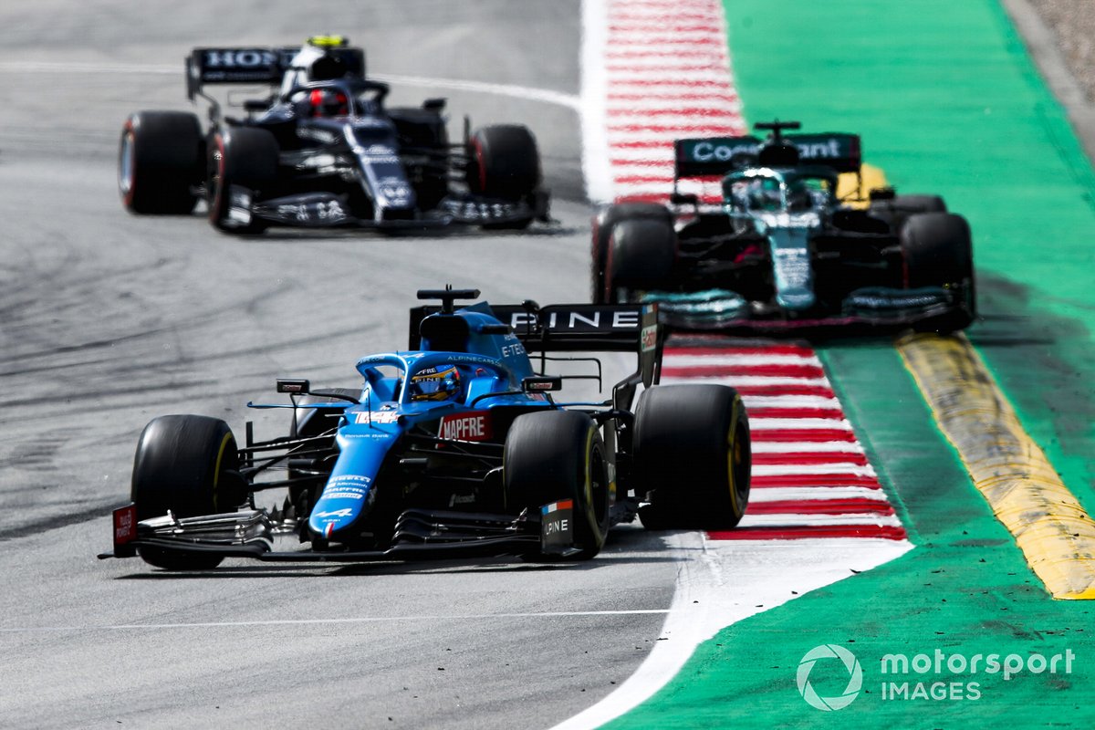 Fernando Alonso, Alpine A521, Lance Stroll, Aston Martin AMR21, dan Pierre Gasly, AlphaTauri AT02
