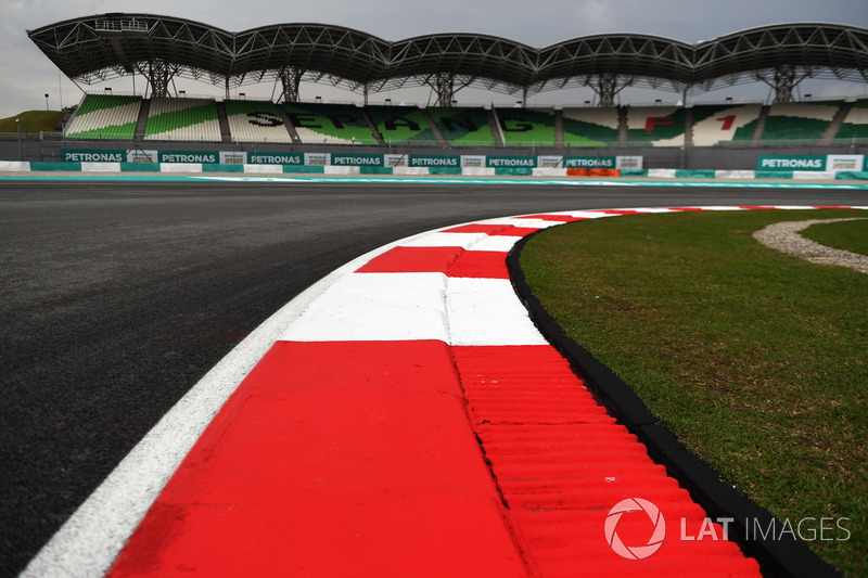 Track view and kerb